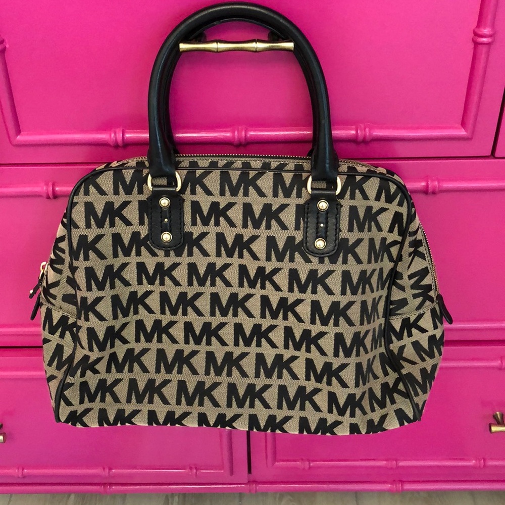 Vintage MK satchel tote ‼️ lots of room absolutely like new, great for travel